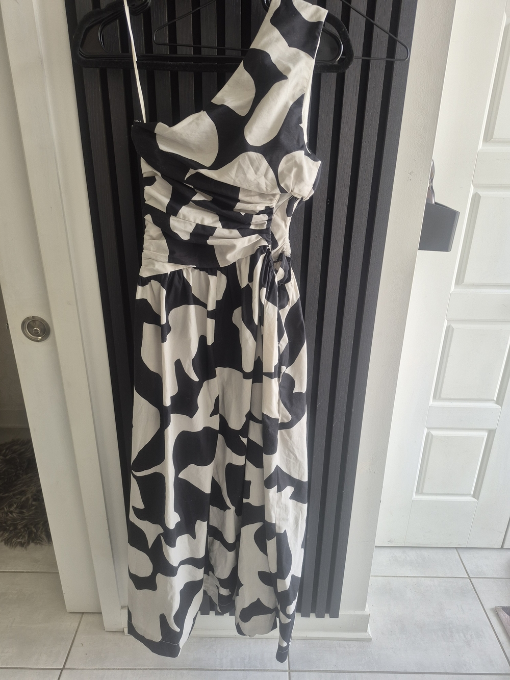 Abercrombie & Fitch One-Shoulder Black and White Abstract Maxi Dress